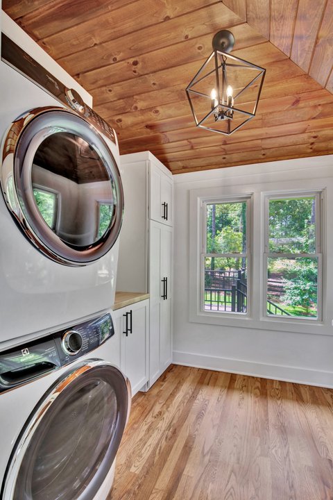 Bethany Laundry Room 2106